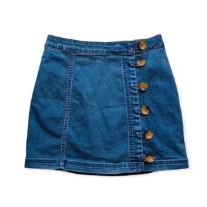Free People * Little Daisies * Button-Up Blue Denim Mini Skirt size women’s 6